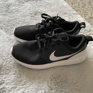 Nike Youth size 4 Golf shoes